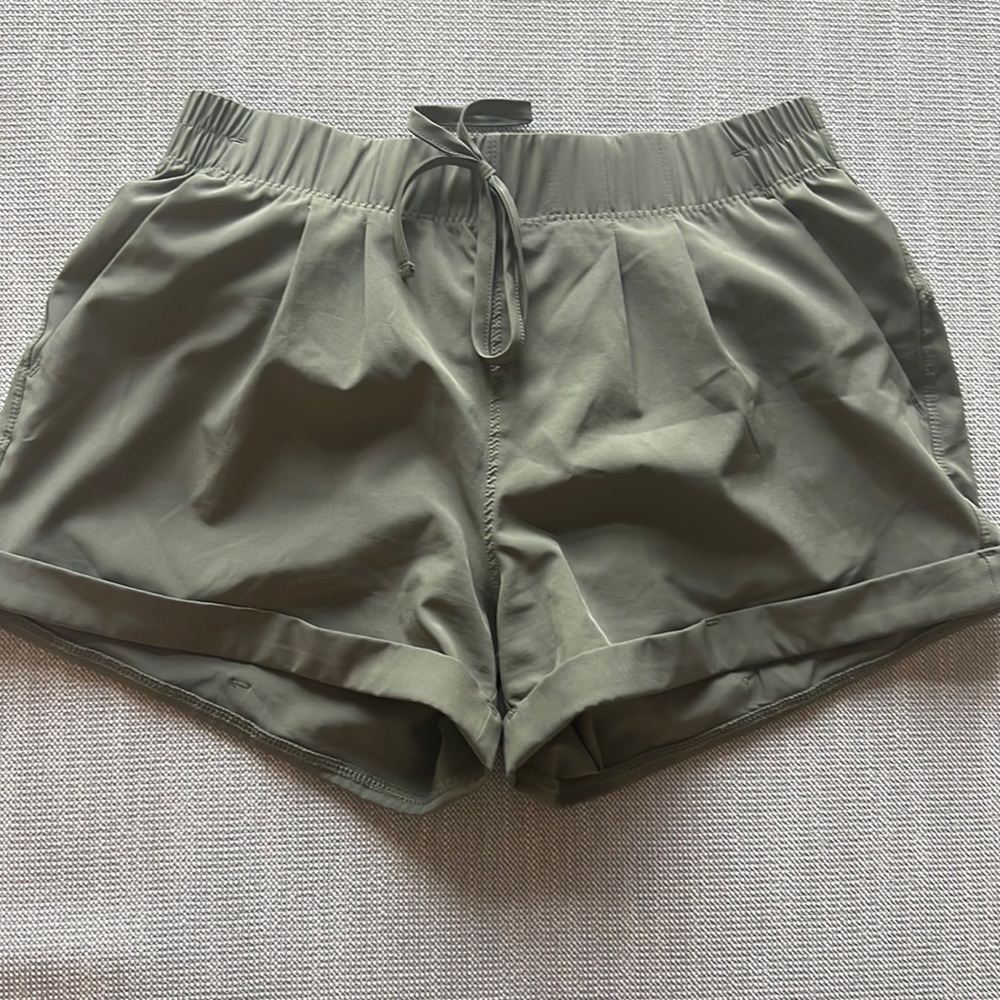 Zyia Summer shorts -Olive